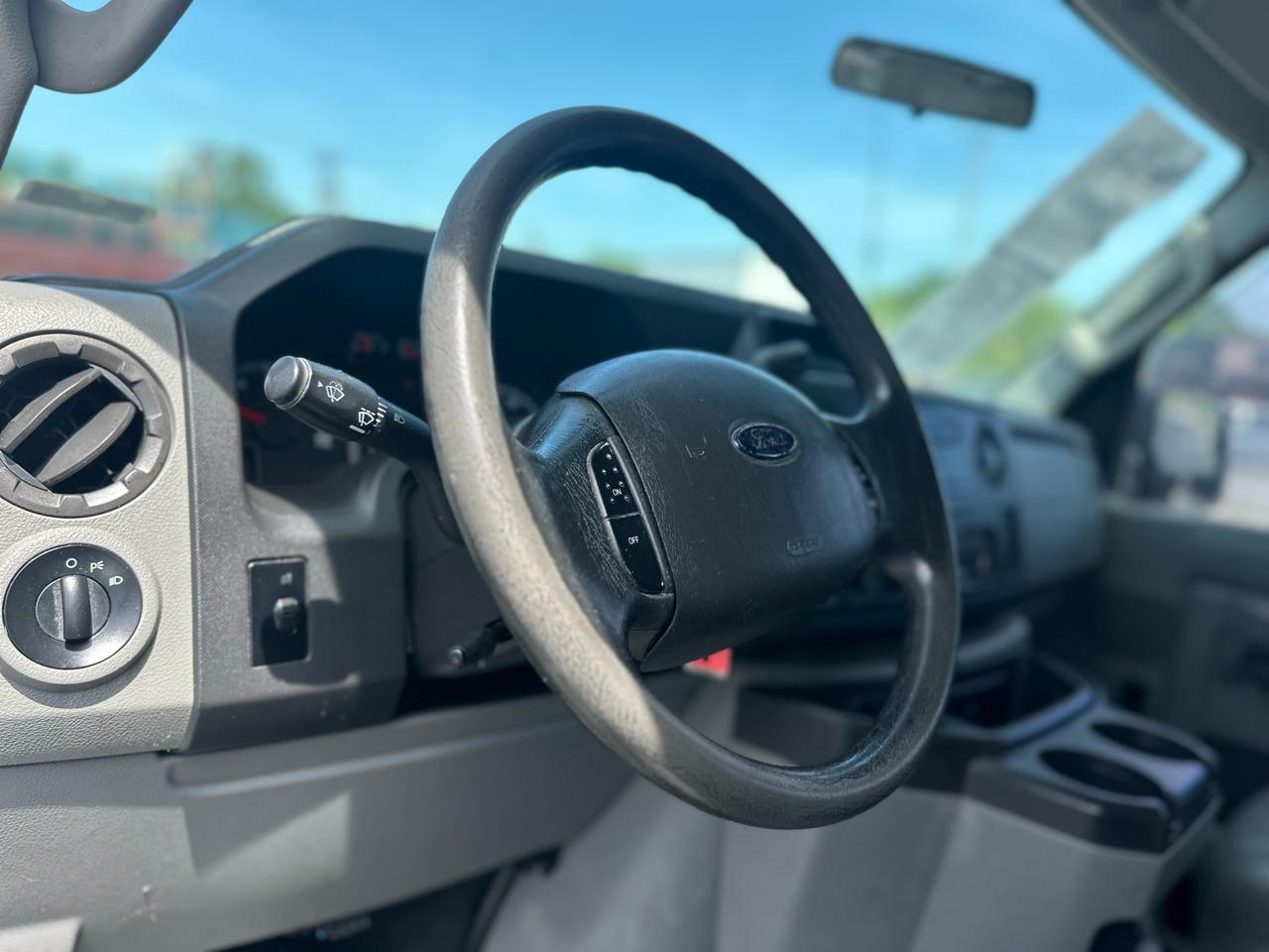 Ford Econoline E-350 Super Duty 2010