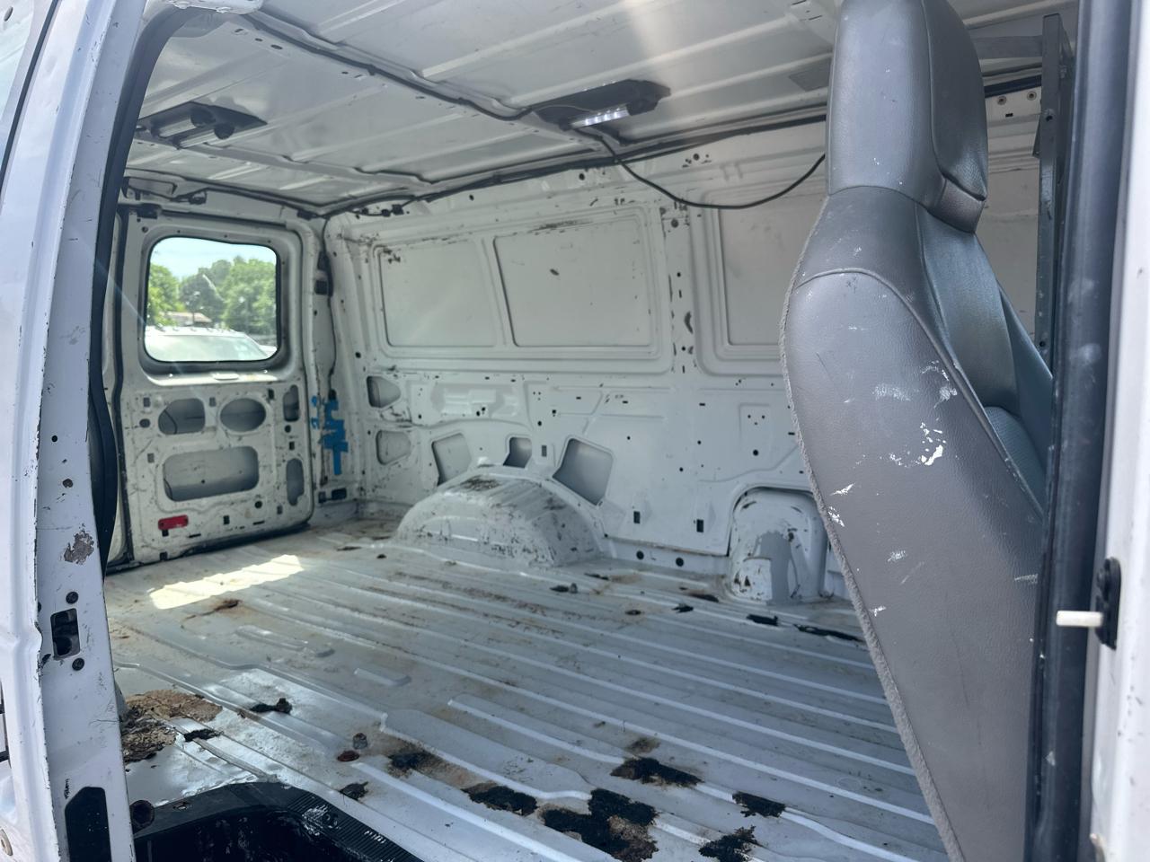 Ford Econoline E-350 Super Duty 2010