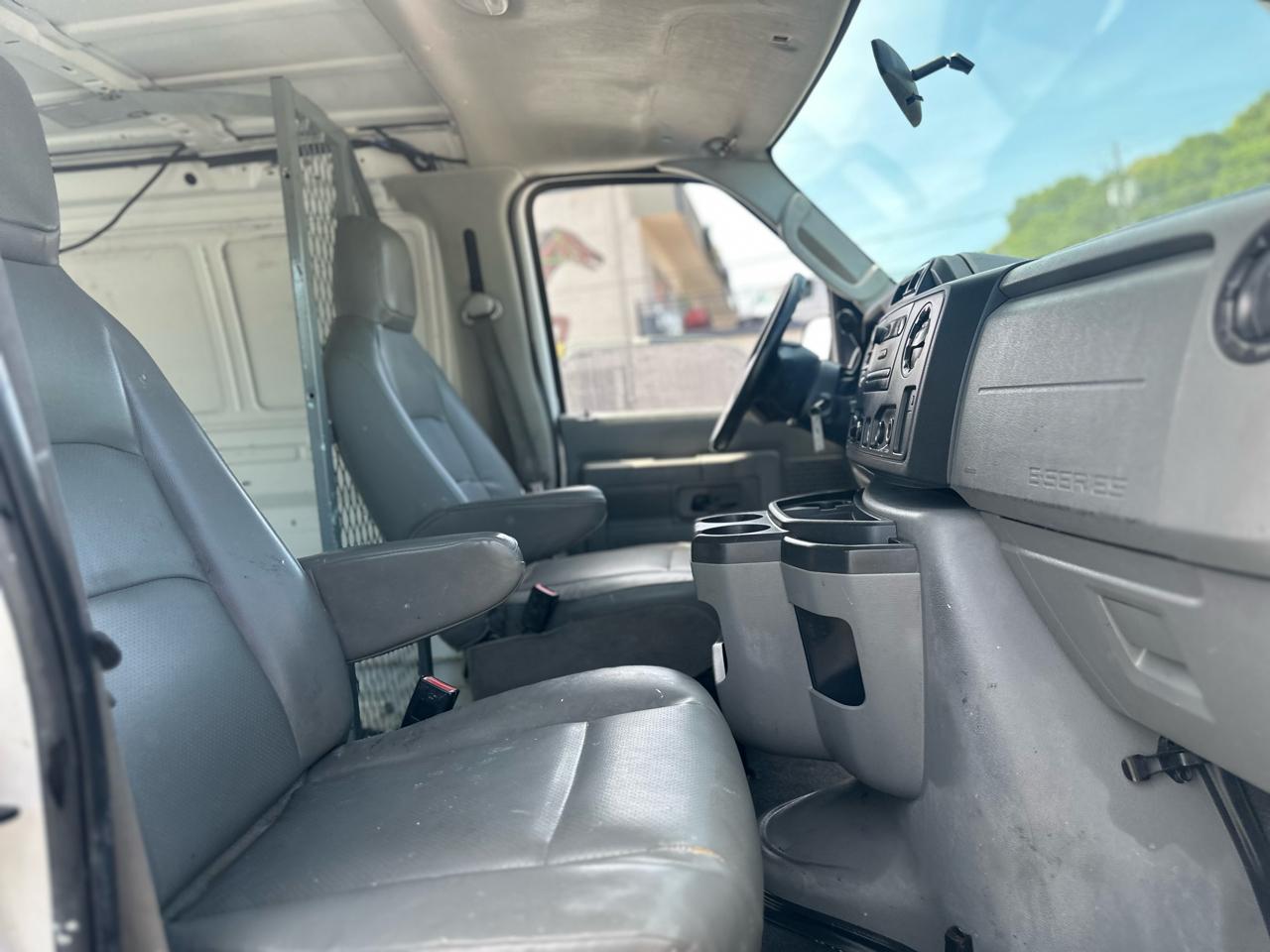 Ford Econoline E-350 Super Duty 2010