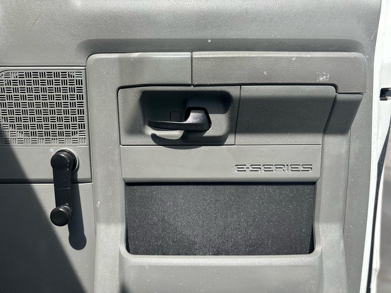 Ford Econoline E-350 Super Duty 2010