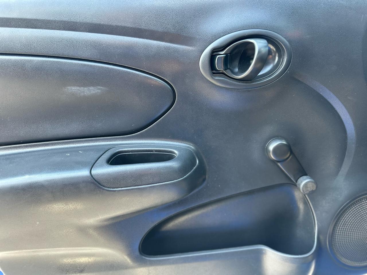 Nissan Versa 1.6 S 5M 2015