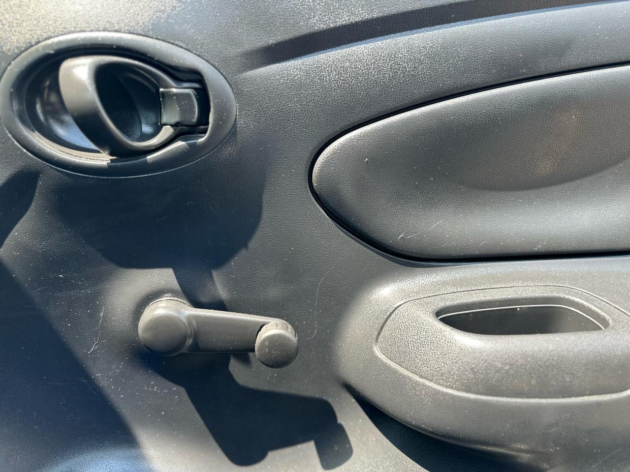 Nissan Versa 1.6 S 5M 2015