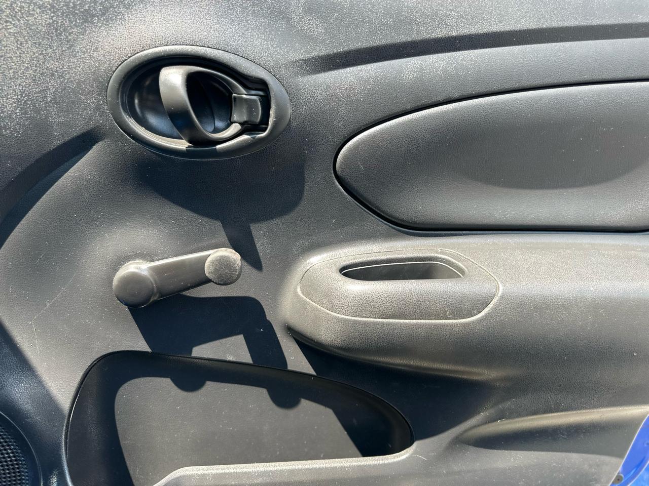 Nissan Versa 1.6 S 5M 2015