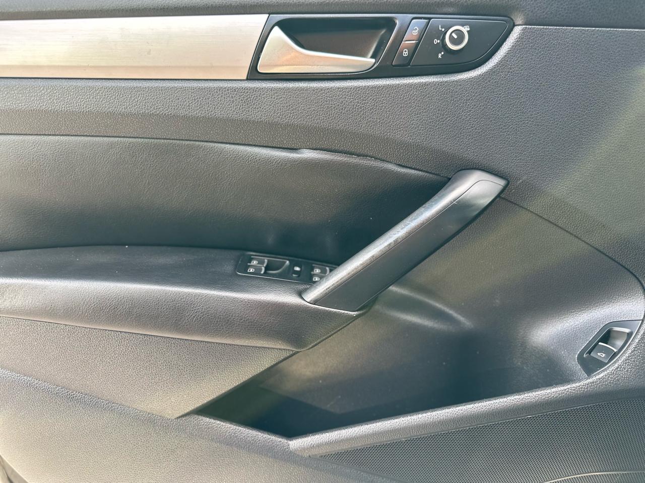 Volkswagen Passat 2.5L SE AT 2013