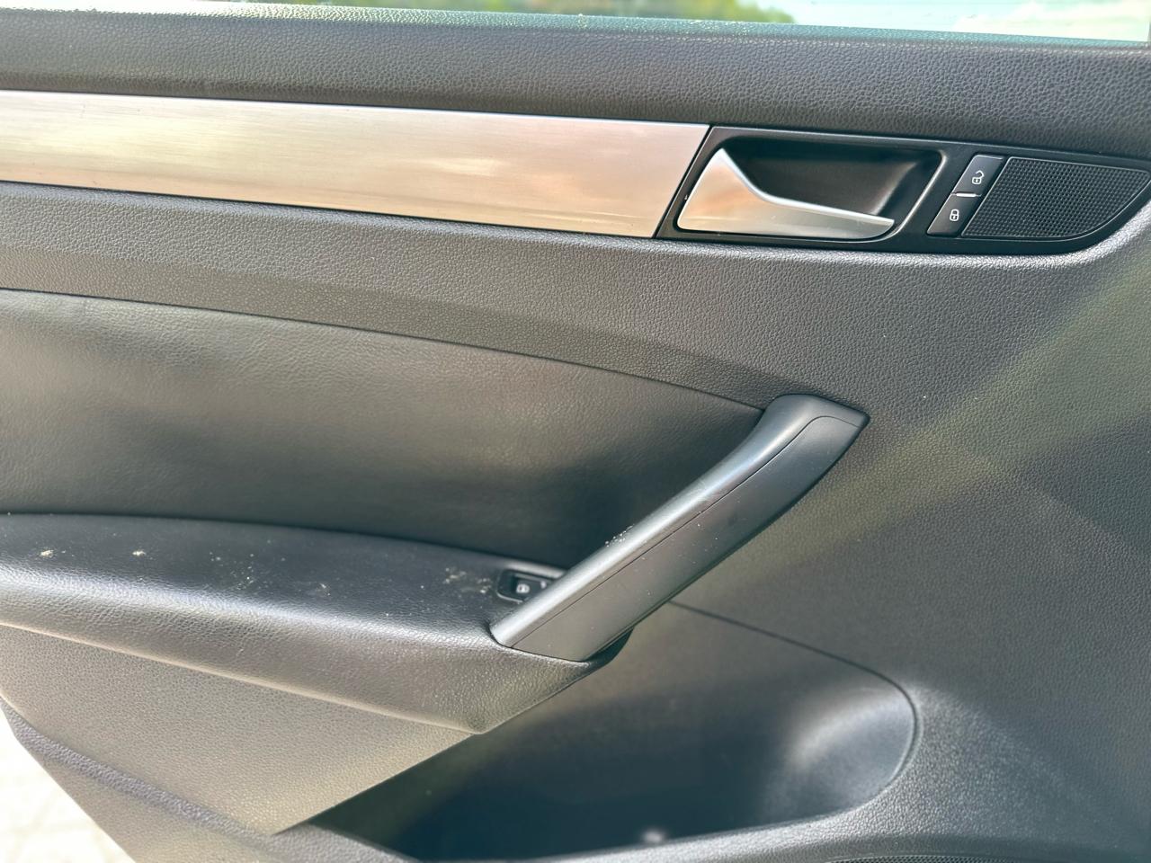 Volkswagen Passat 2.5L SE AT 2013