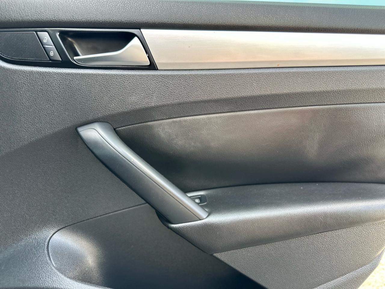 Volkswagen Passat 2.5L SE AT 2013