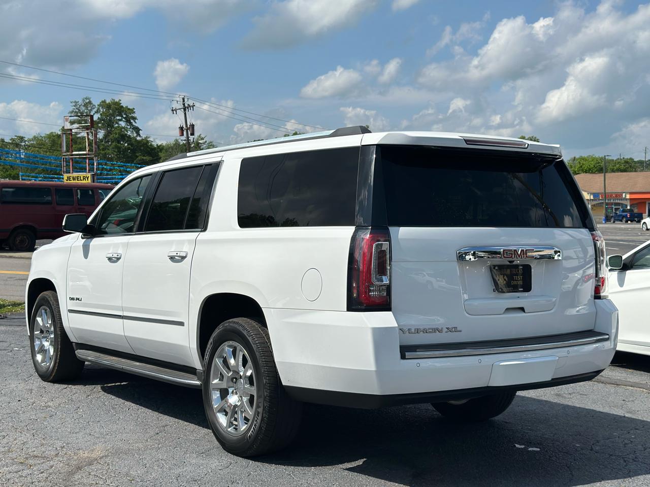 GMC Yukon Denali XL 4WD 2015