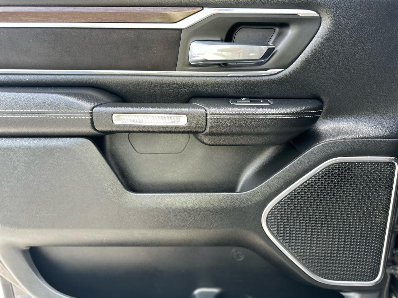 RAM 1500 Laramie Crew Cab SWB 4WD 2021