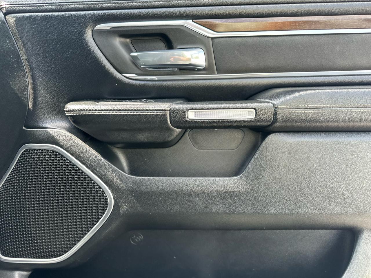 RAM 1500 Laramie Crew Cab SWB 4WD 2021