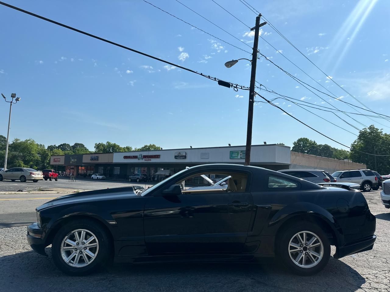 Ford Mustang V6 Deluxe Coupe 2007