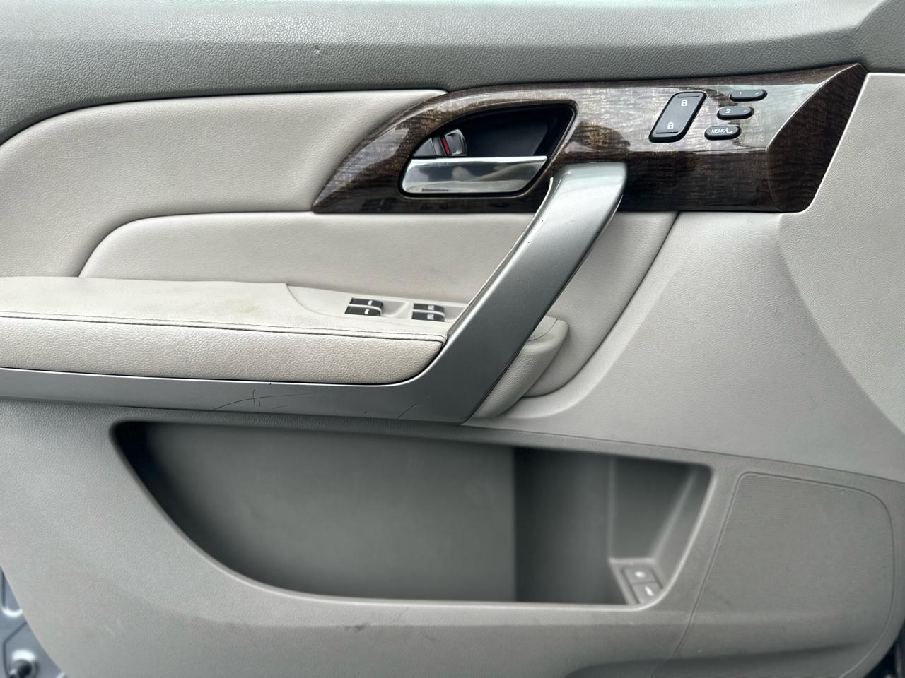 Acura MDX 6-Spd AT w/Tech Package 2011