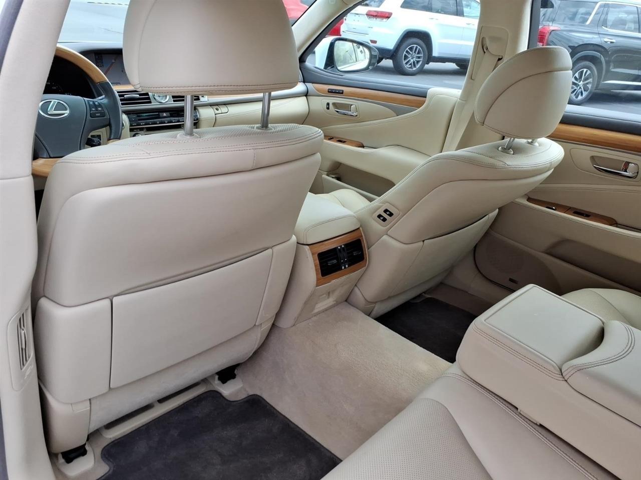 Lexus LS 460  2014