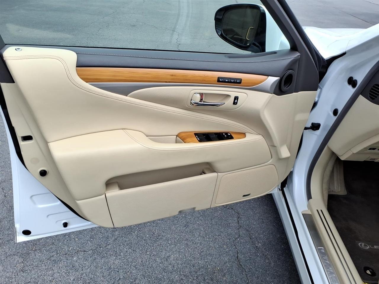 Lexus LS 460  2014