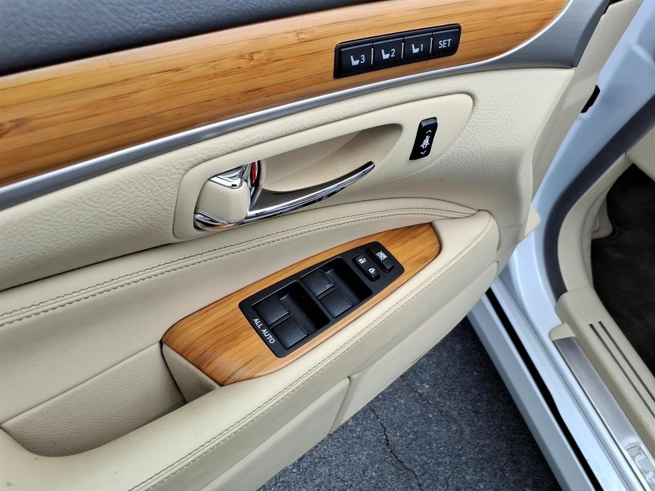 Lexus LS 460  2014