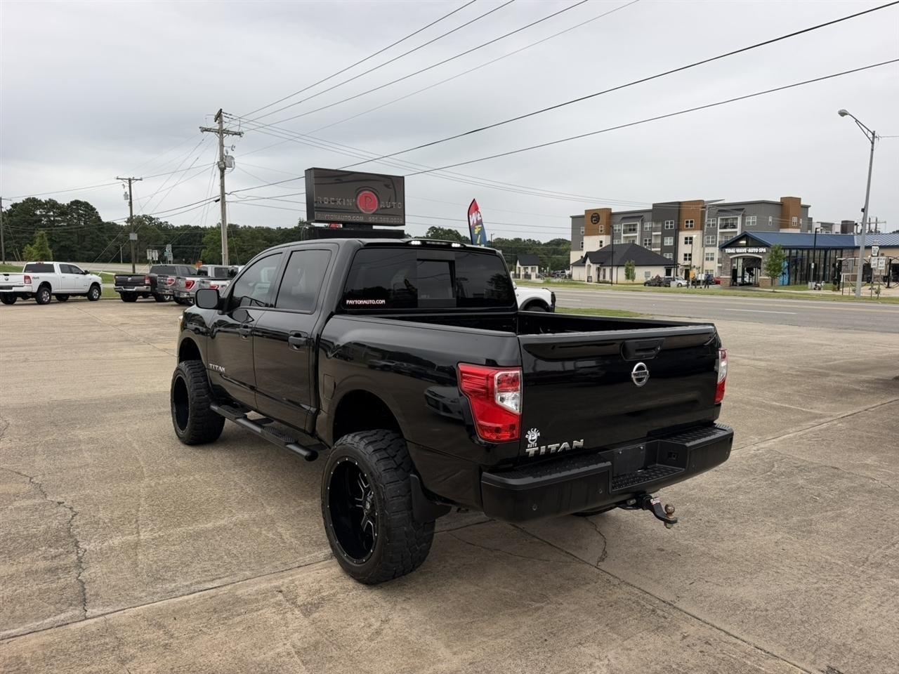 Nissan Titan  2021