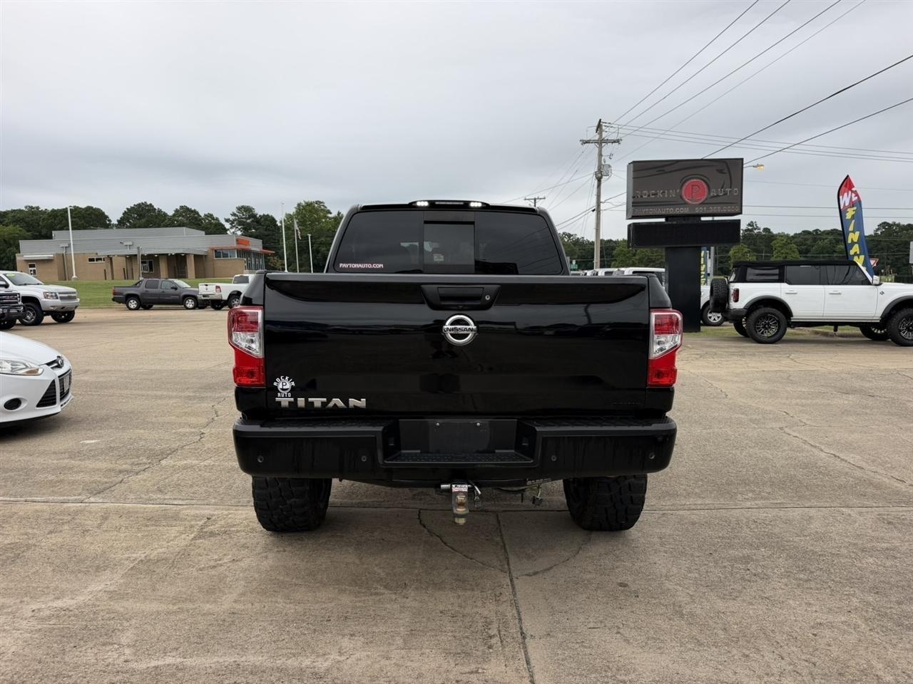 Nissan Titan  2021