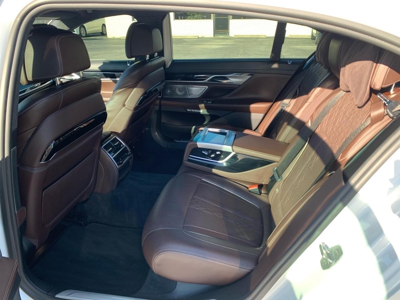 BMW 7-Series  2018