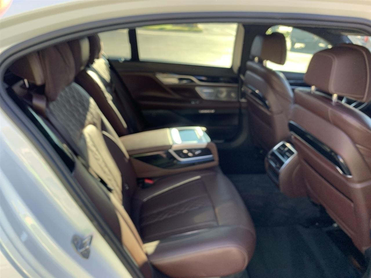 BMW 7-Series  2018