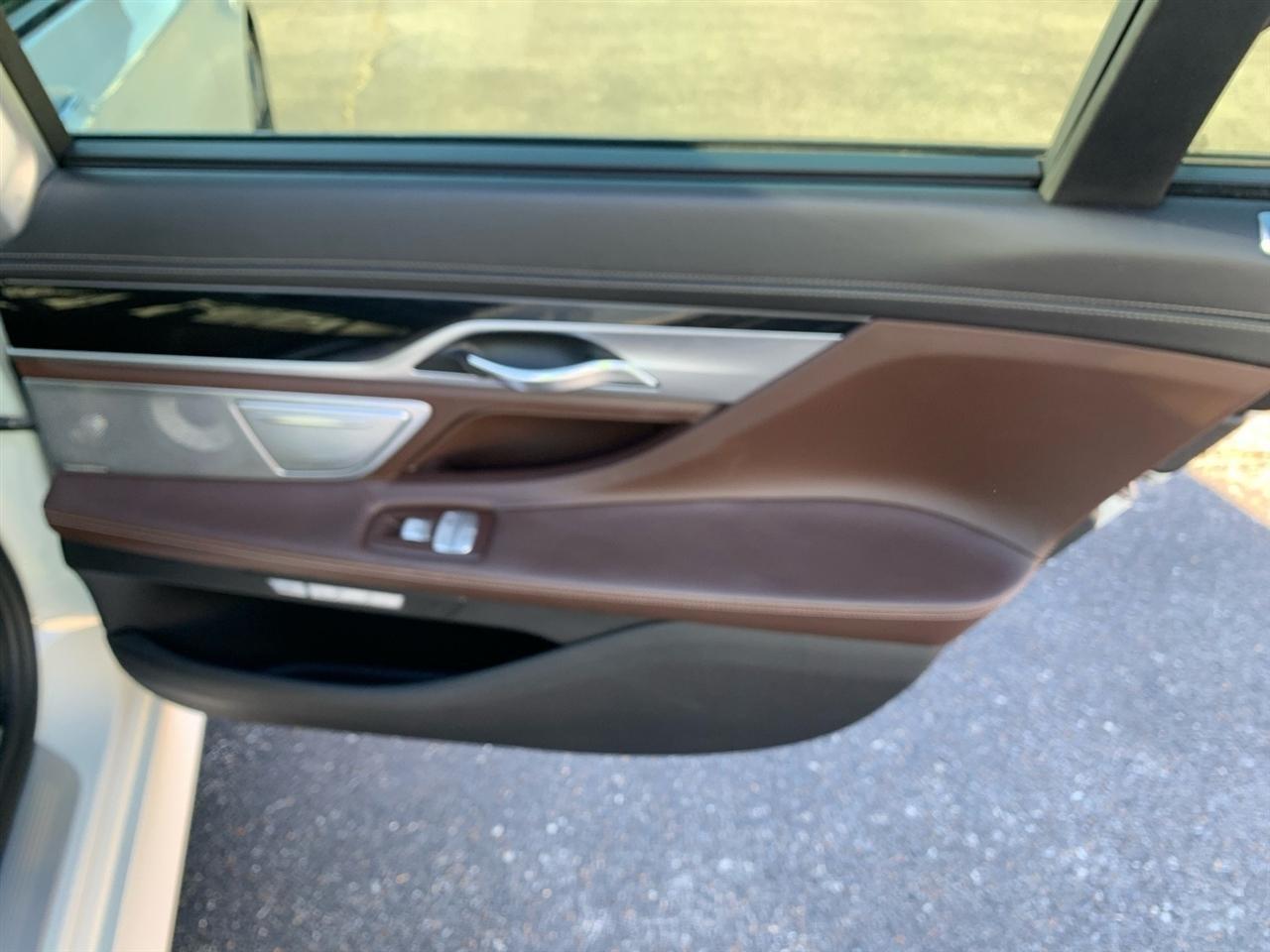 BMW 7-Series  2018