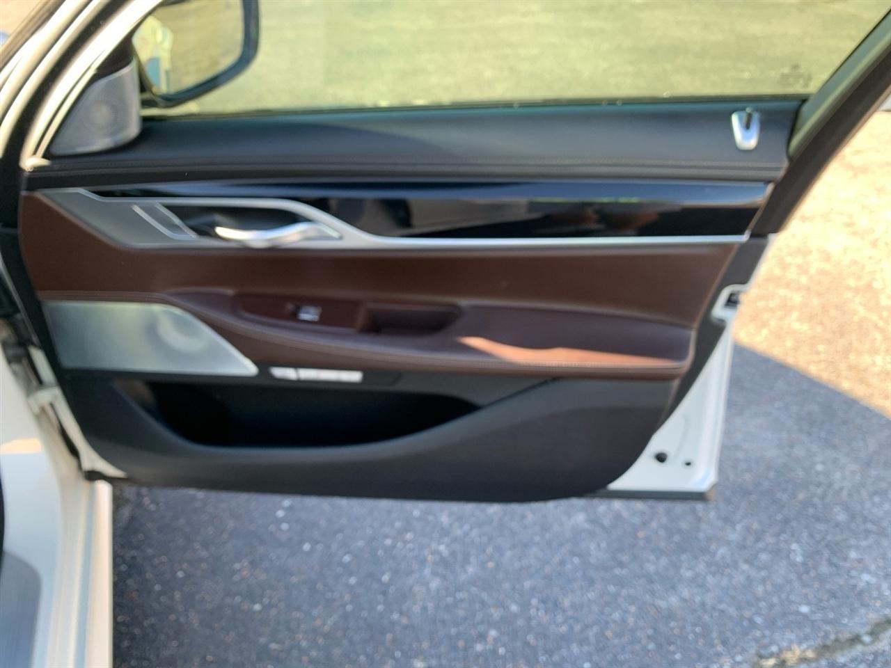 BMW 7-Series  2018