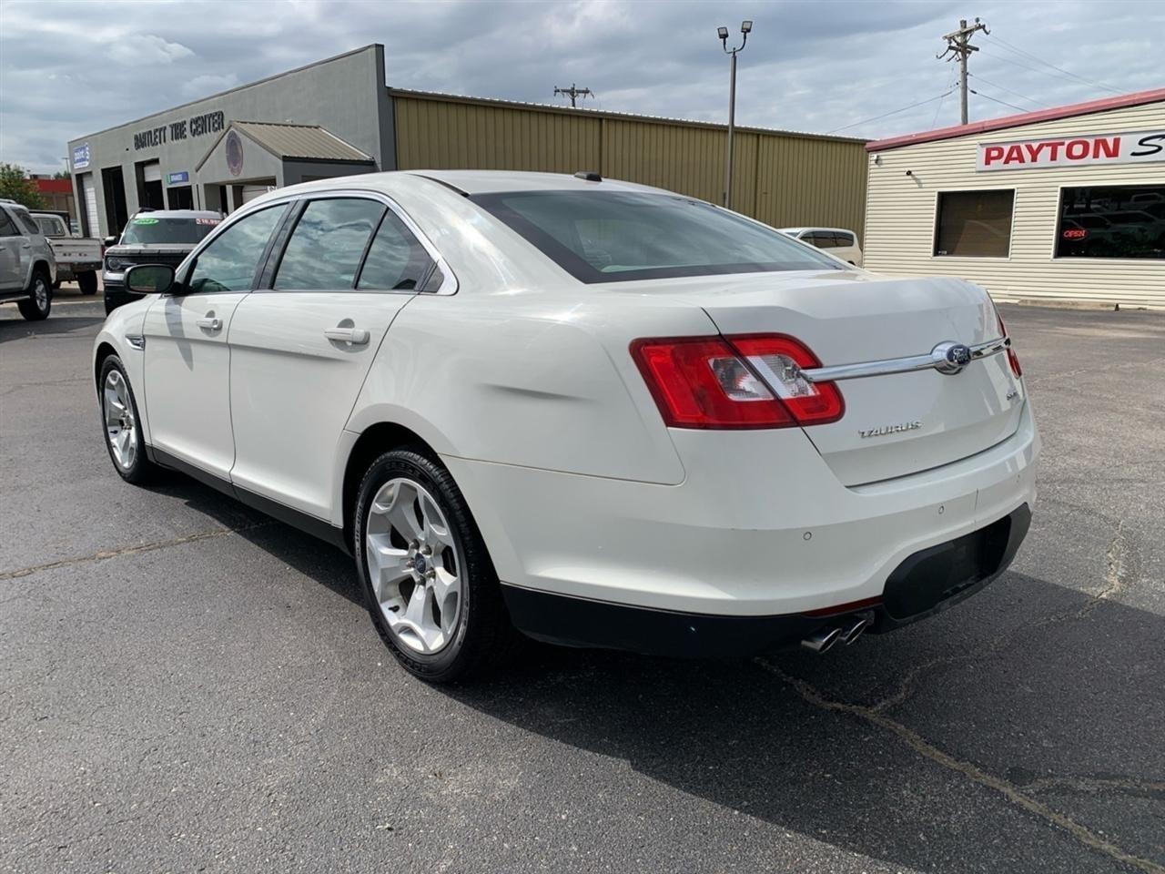 Ford Taurus  2010