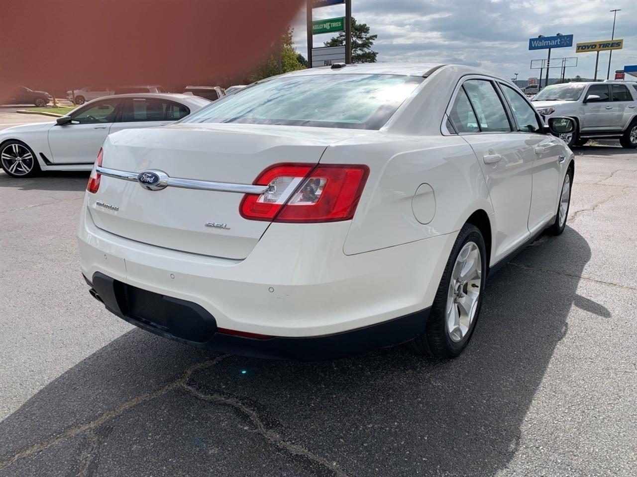 Ford Taurus  2010