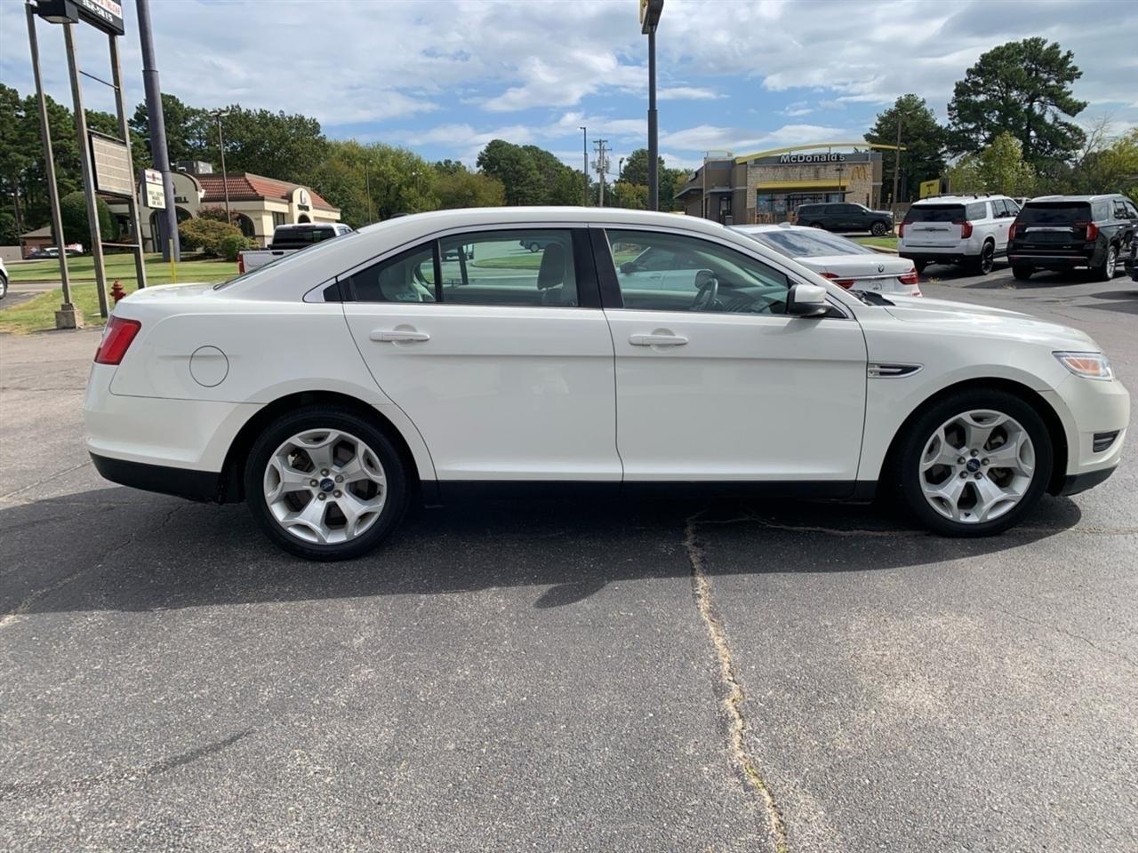 Ford Taurus  2010