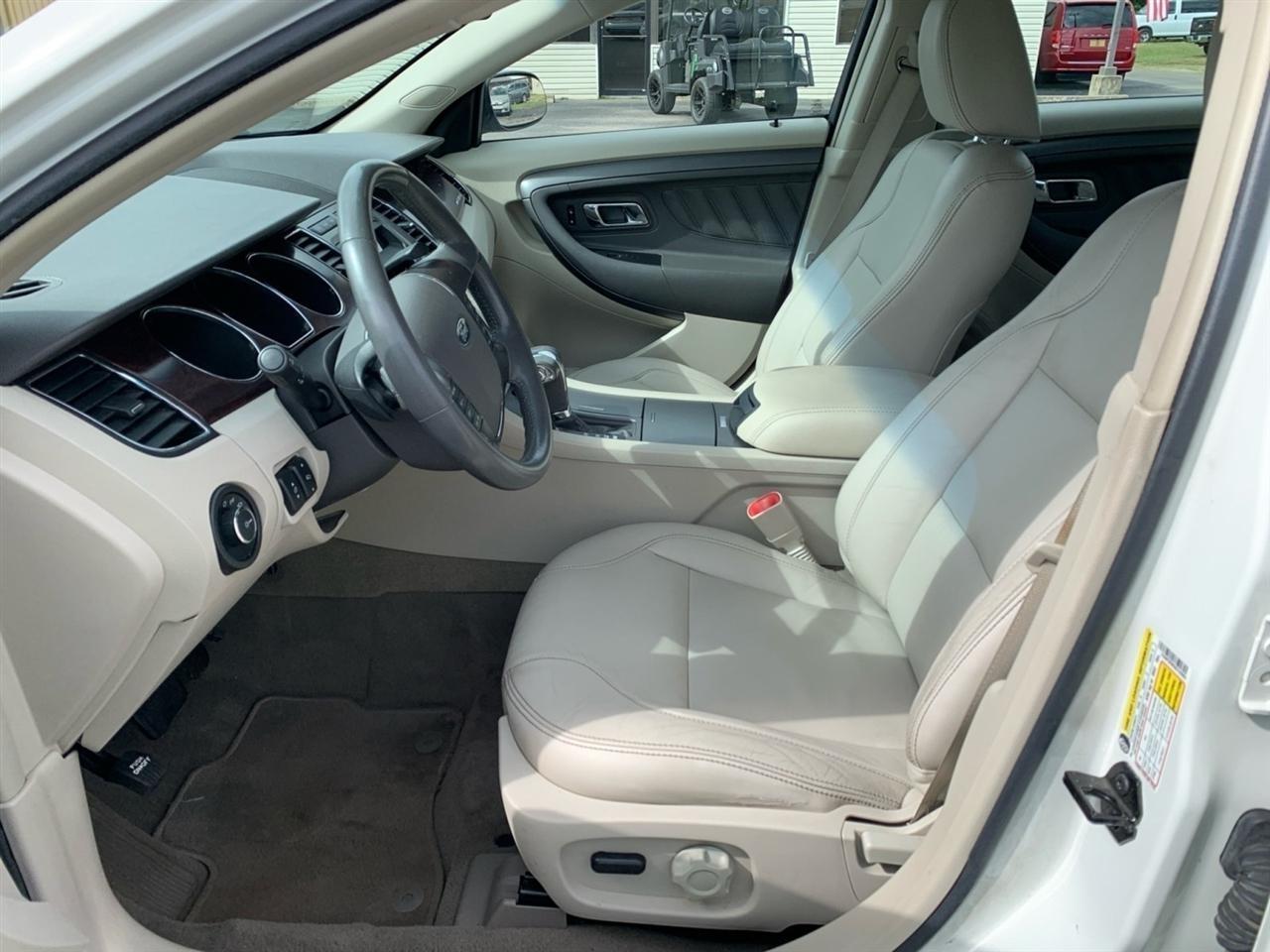 Ford Taurus  2010