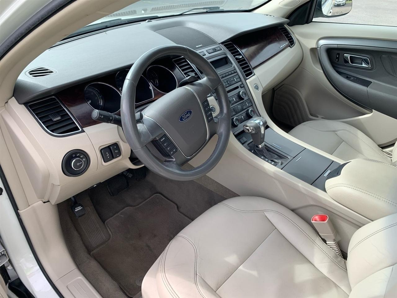 Ford Taurus  2010