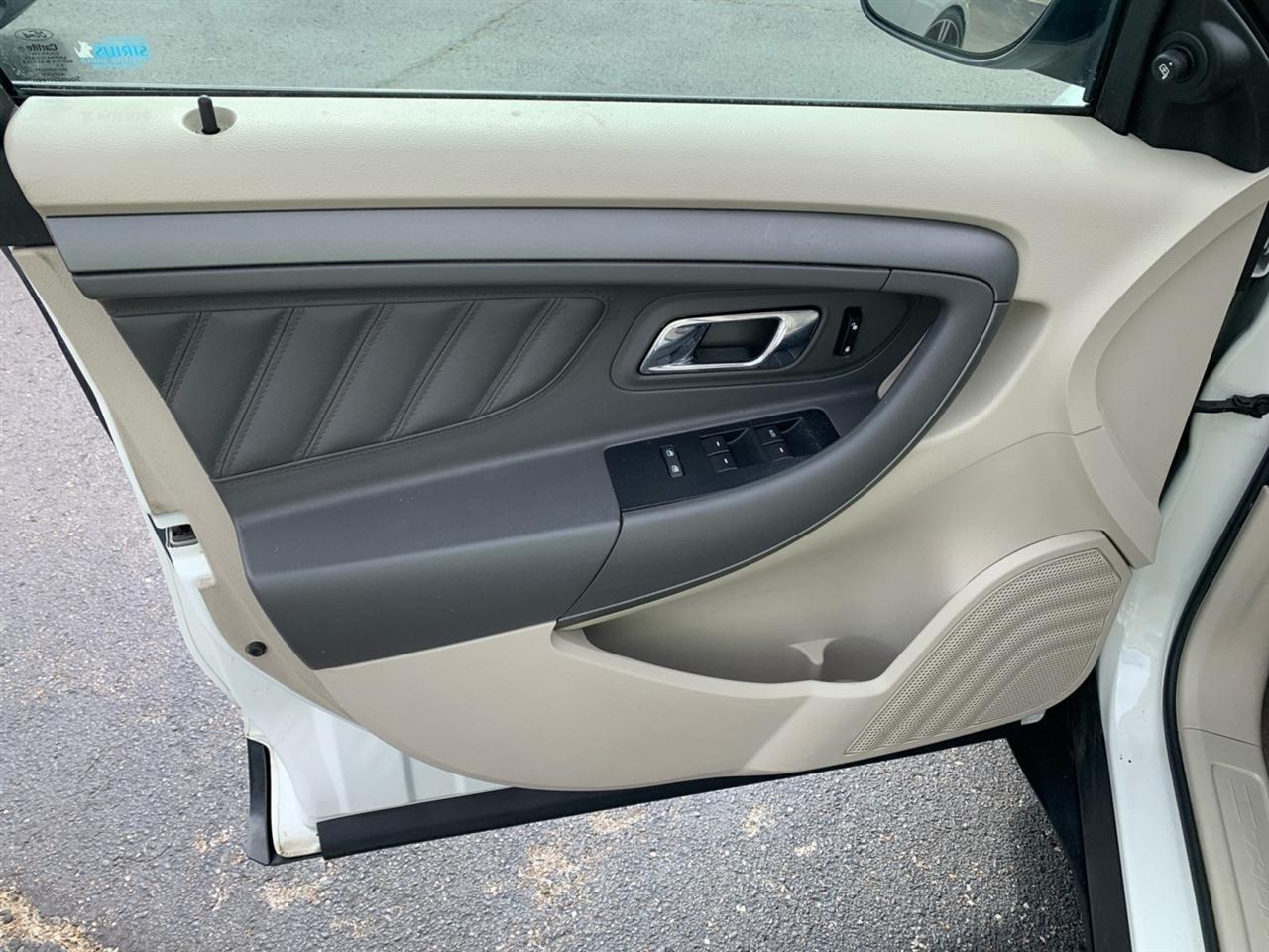 Ford Taurus  2010