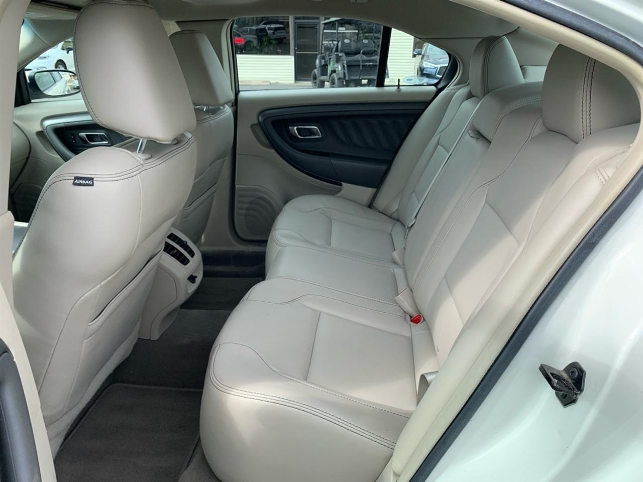 Ford Taurus  2010