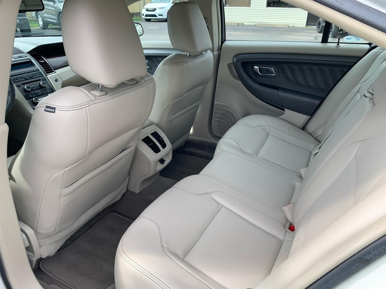 Ford Taurus  2010