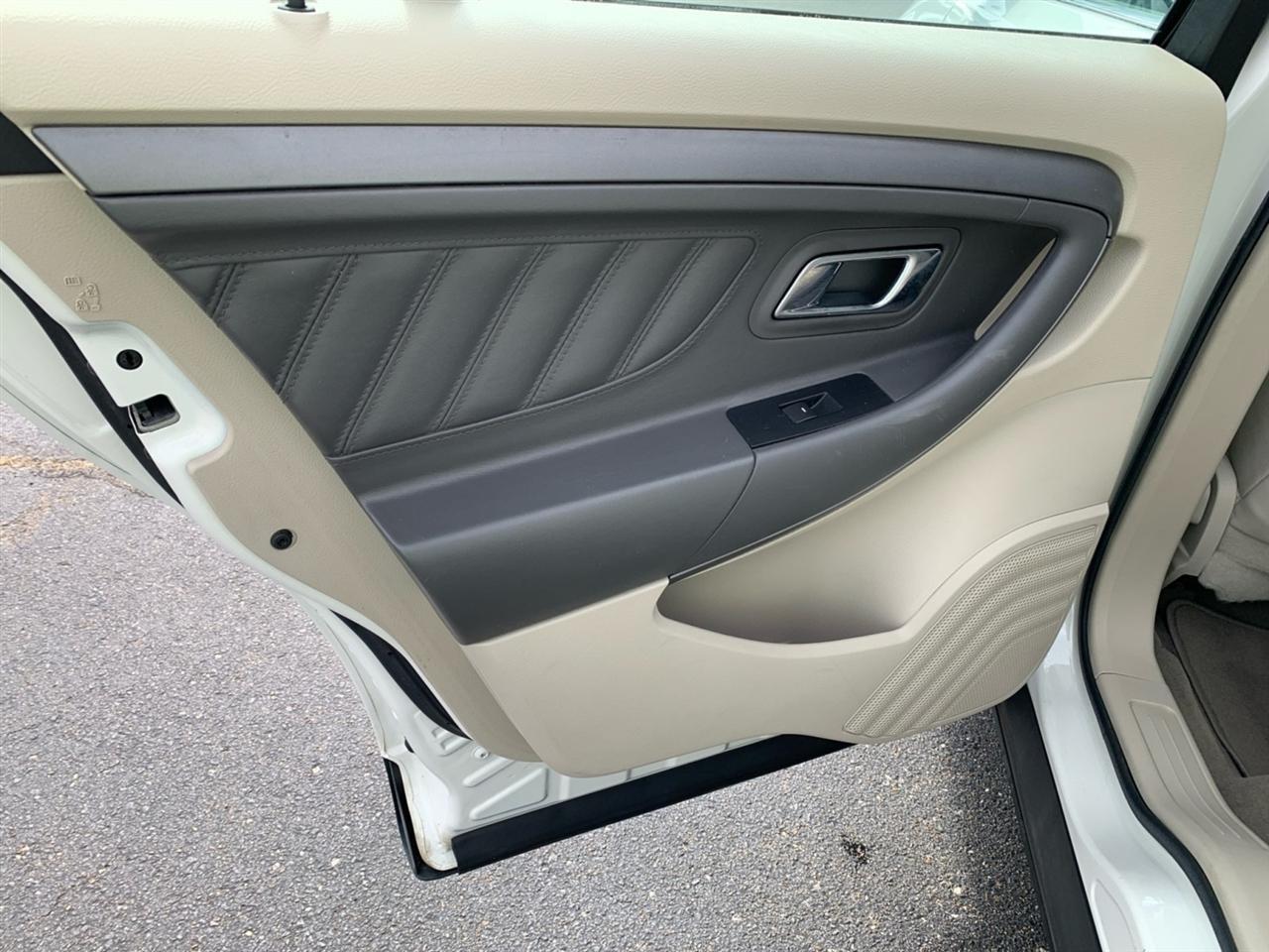 Ford Taurus  2010