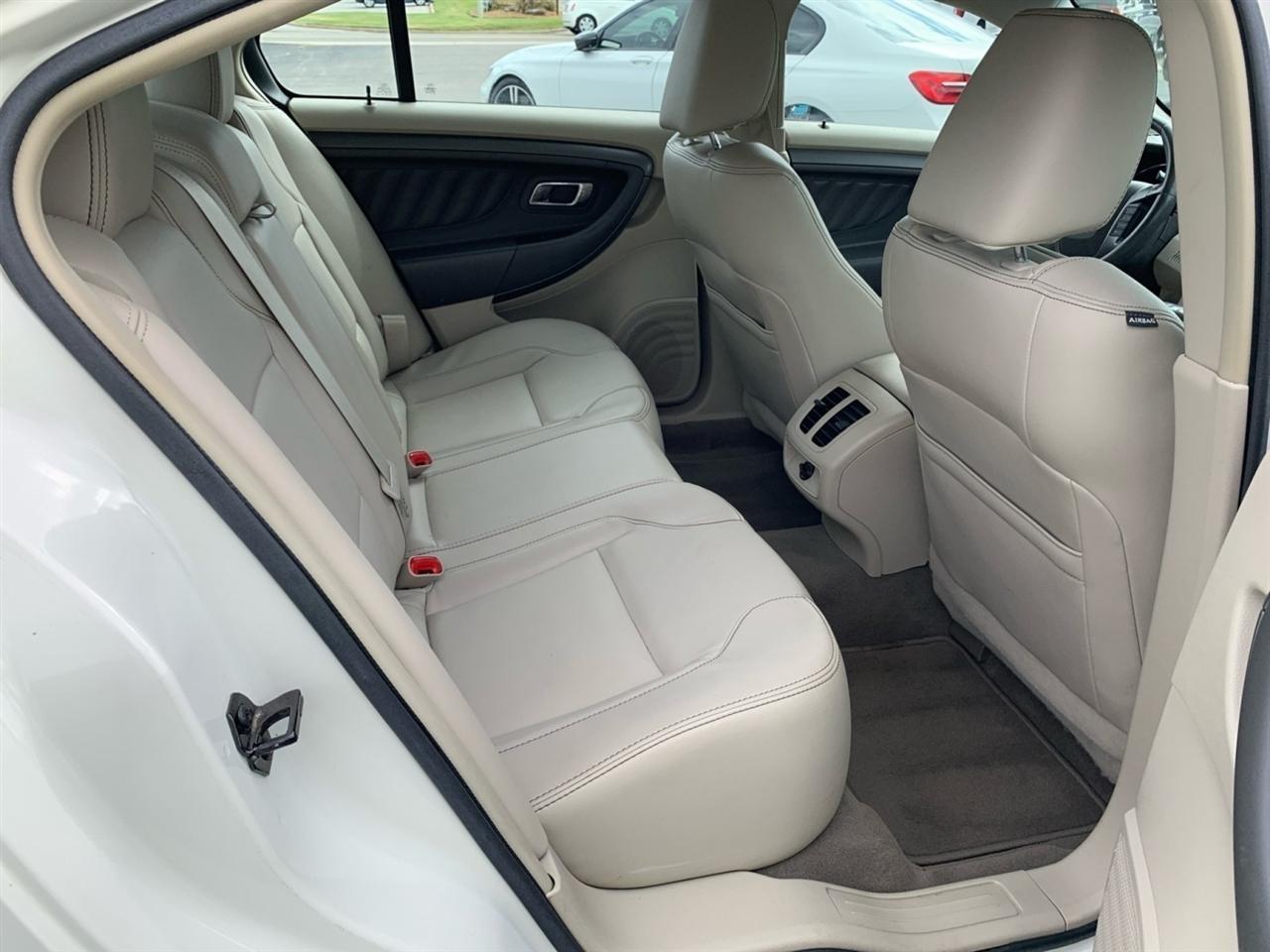Ford Taurus  2010