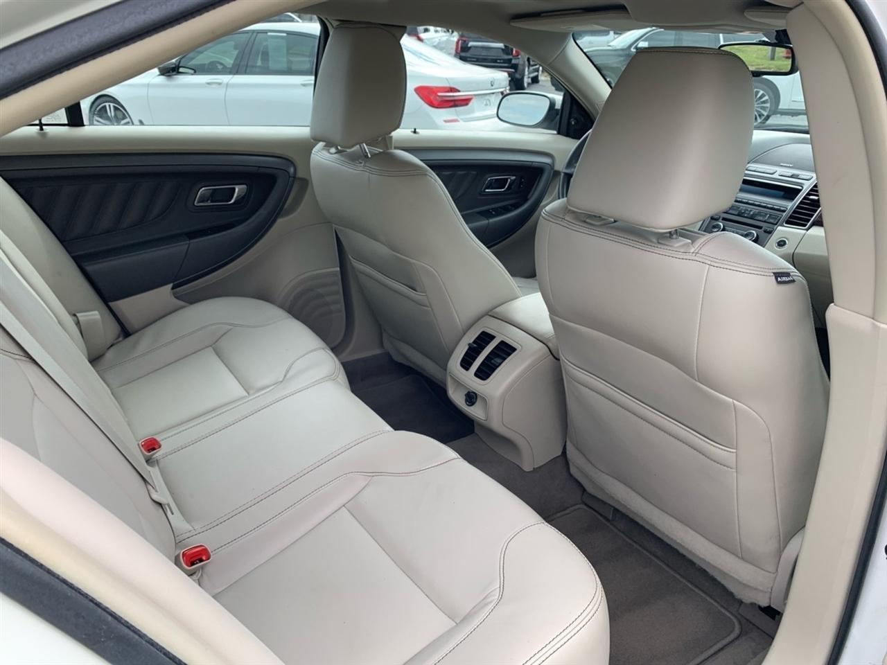 Ford Taurus  2010
