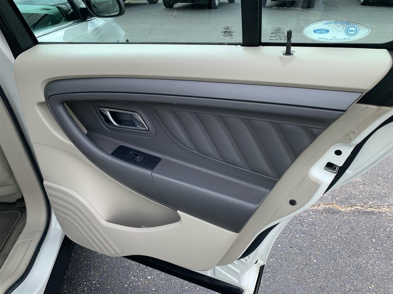 Ford Taurus  2010
