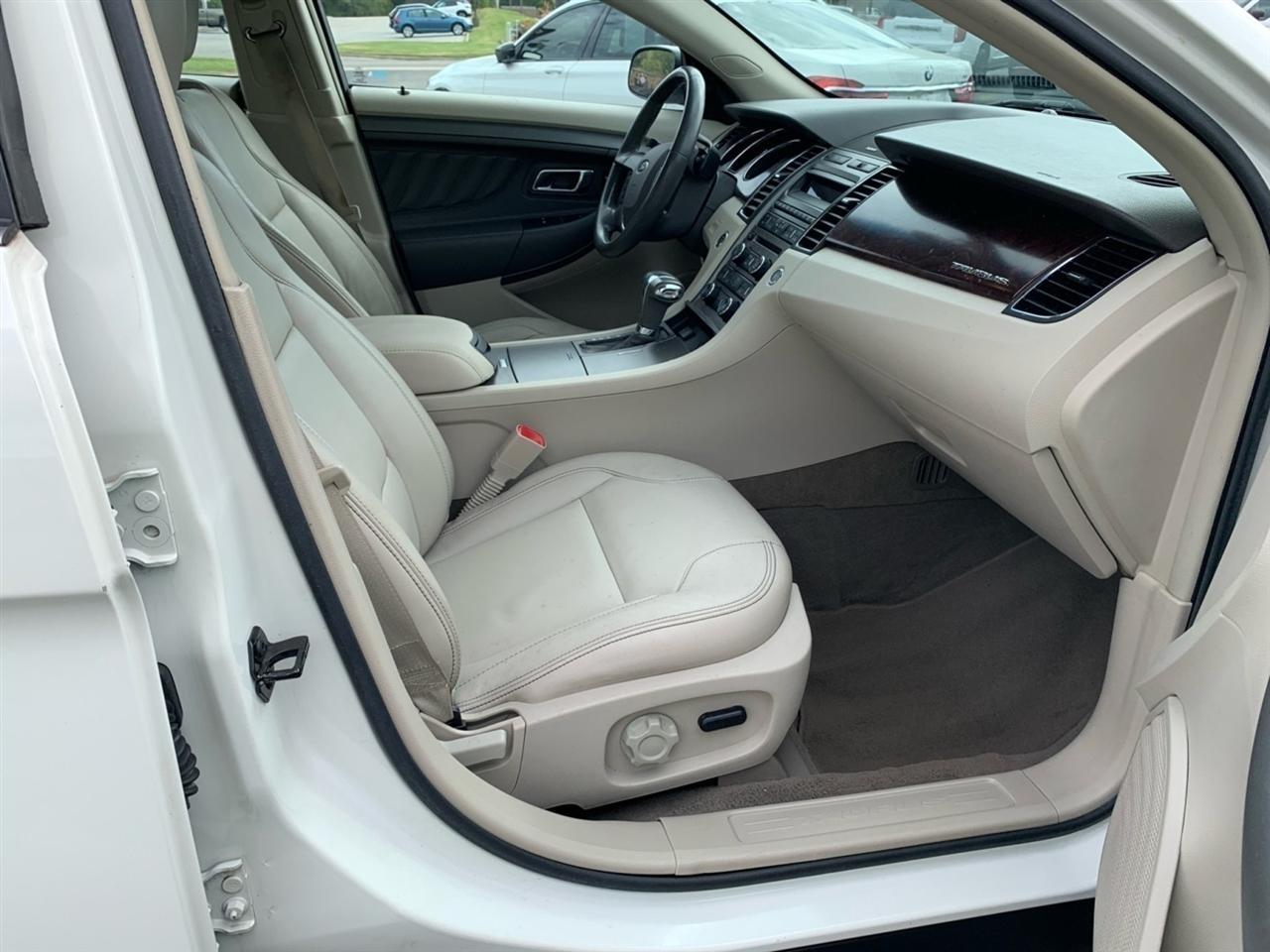 Ford Taurus  2010