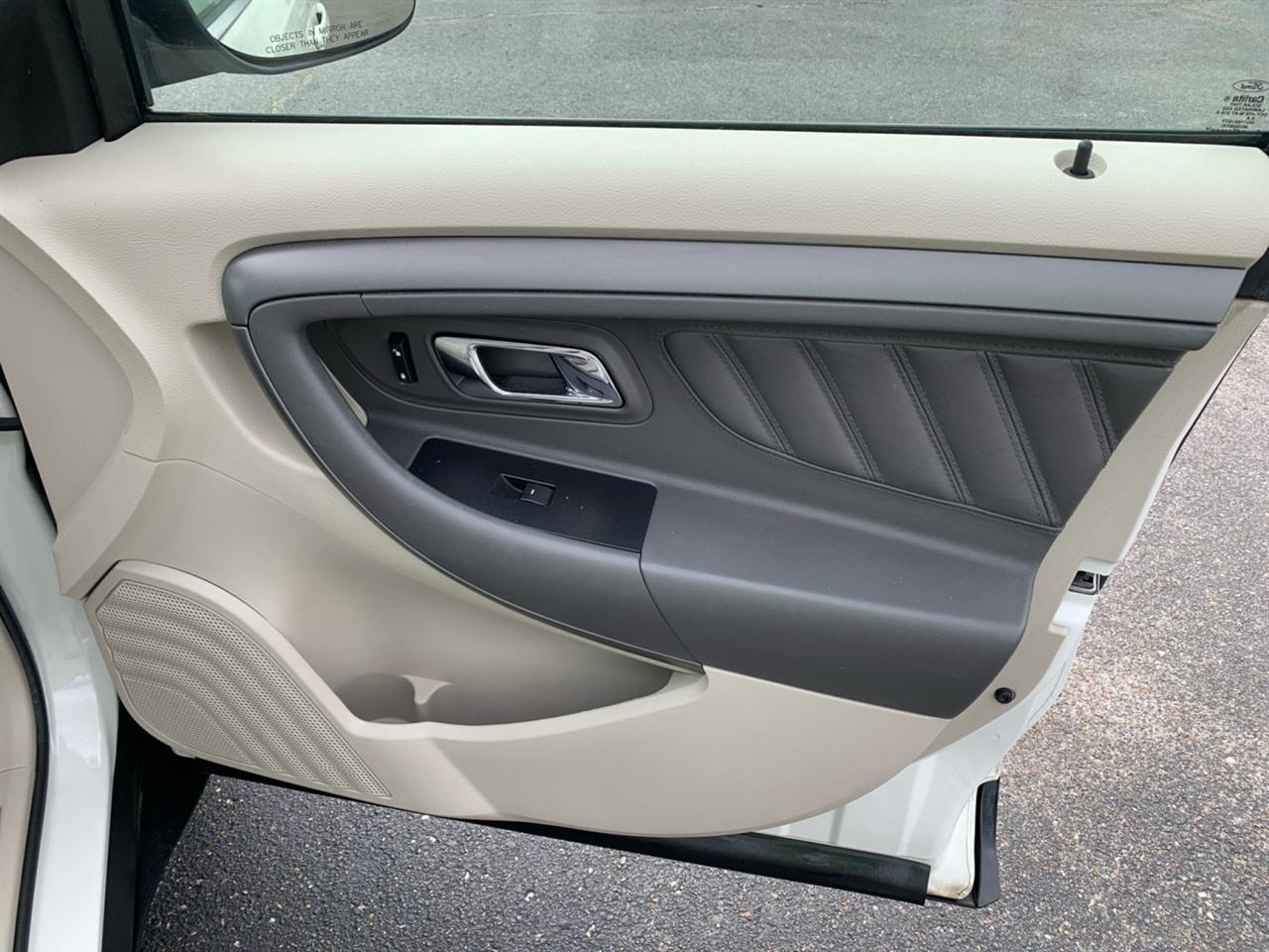 Ford Taurus  2010