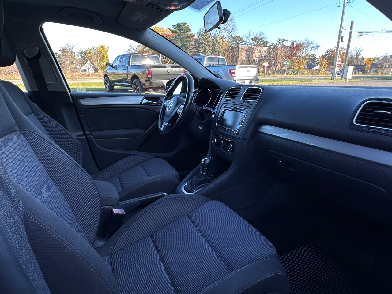 Volkswagen Golf 2.0L TDI w/Tech Package 4 Door 2013