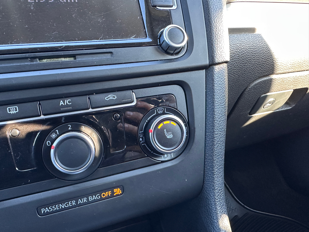 Volkswagen Golf 2.0L TDI w/Tech Package 4 Door 2013