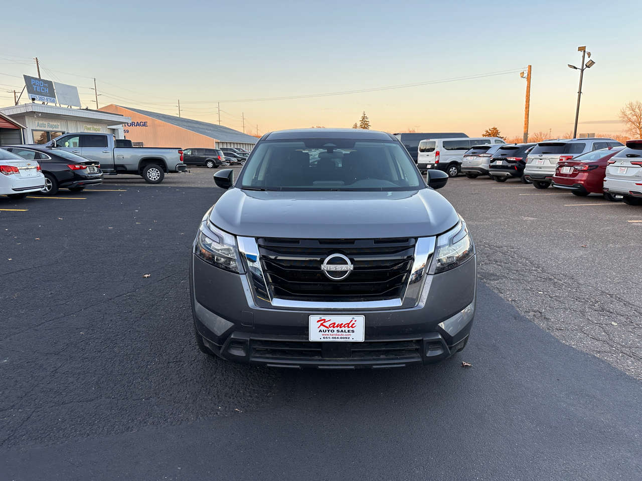 2024 Nissan Pathfinder S photo 2