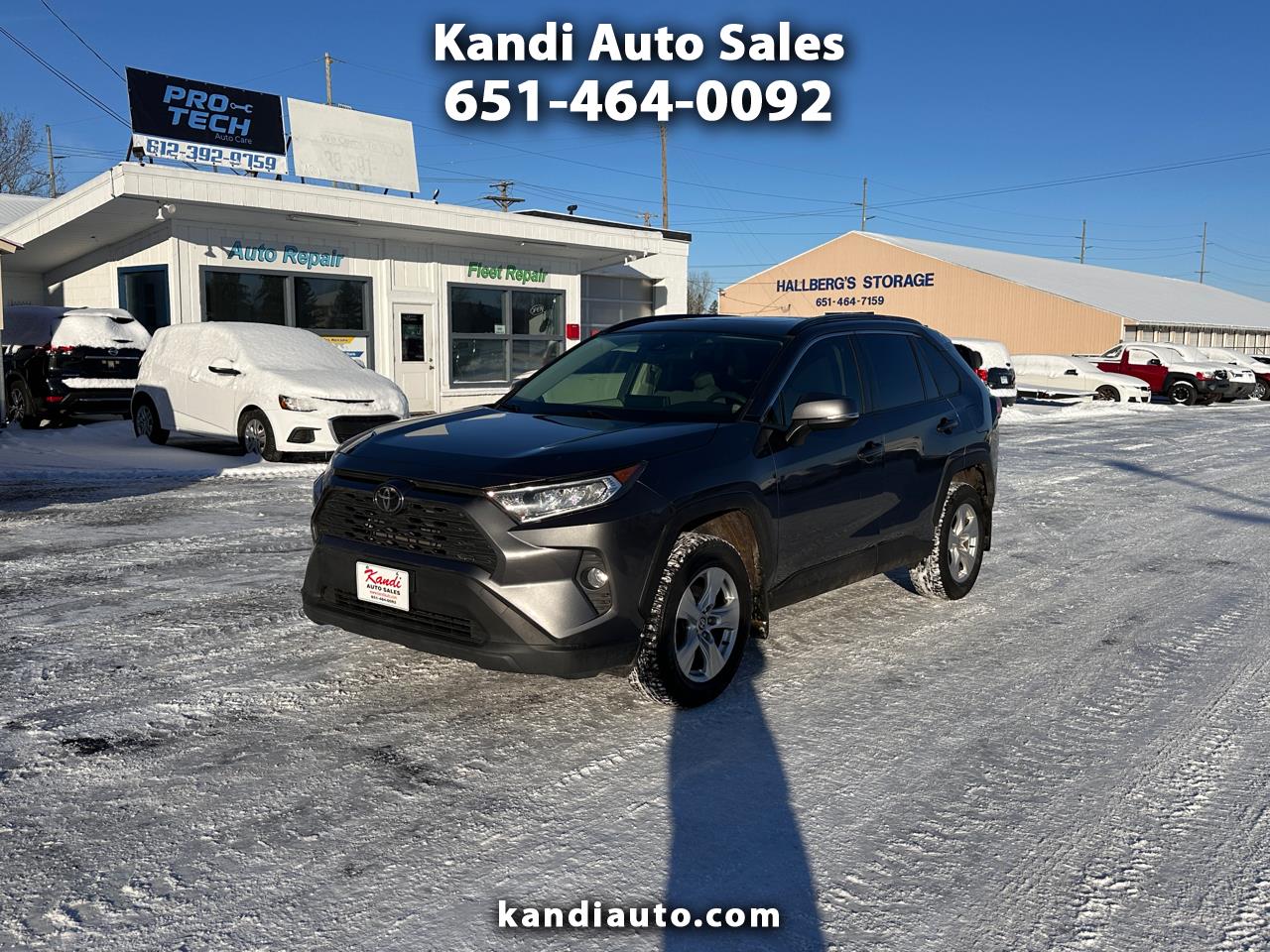 2020 Toyota RAV4 XLE's photo