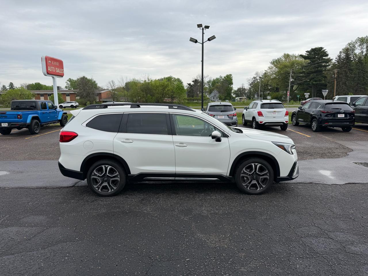 View vehicle photo 4