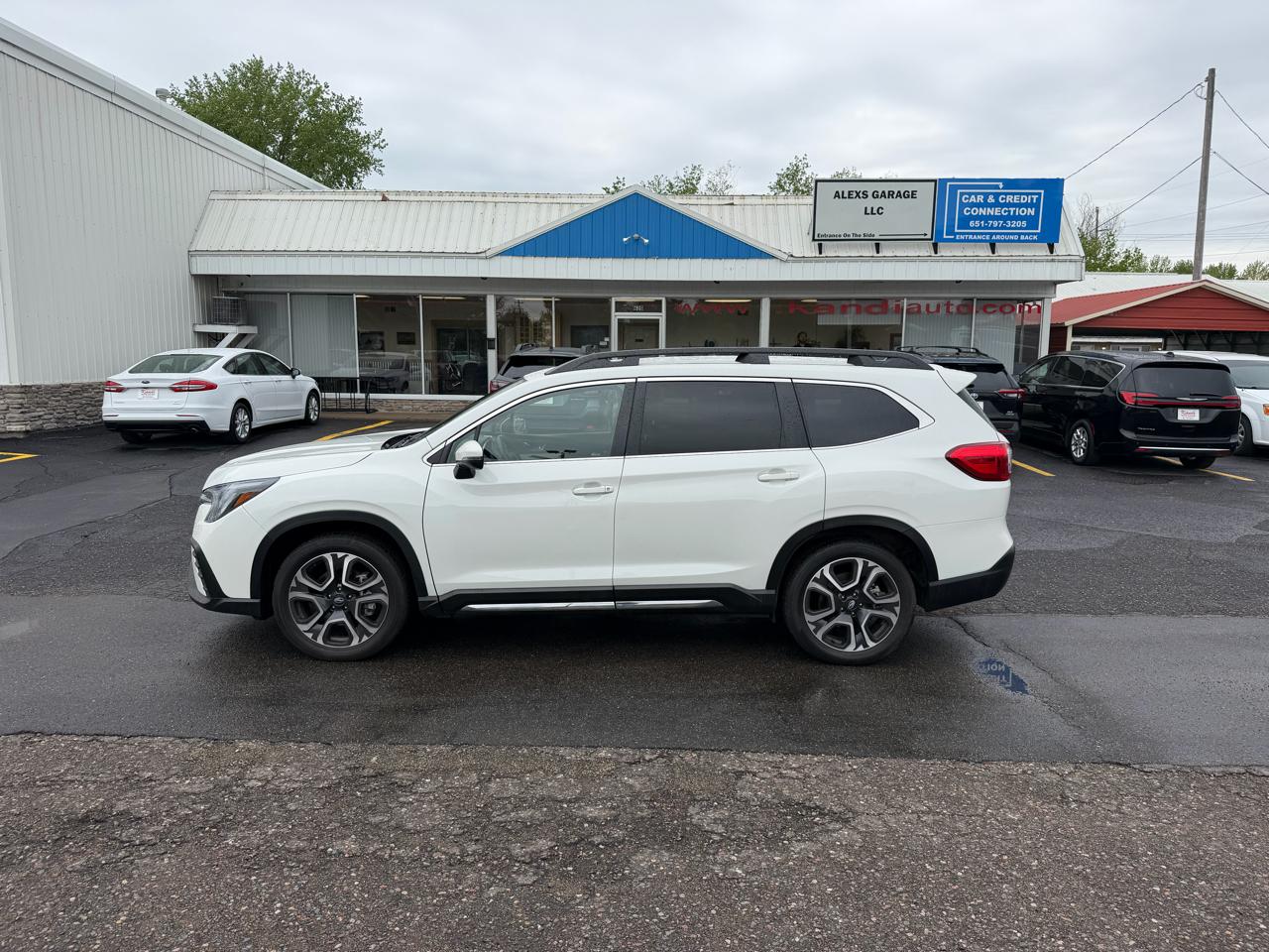 View vehicle photo 6