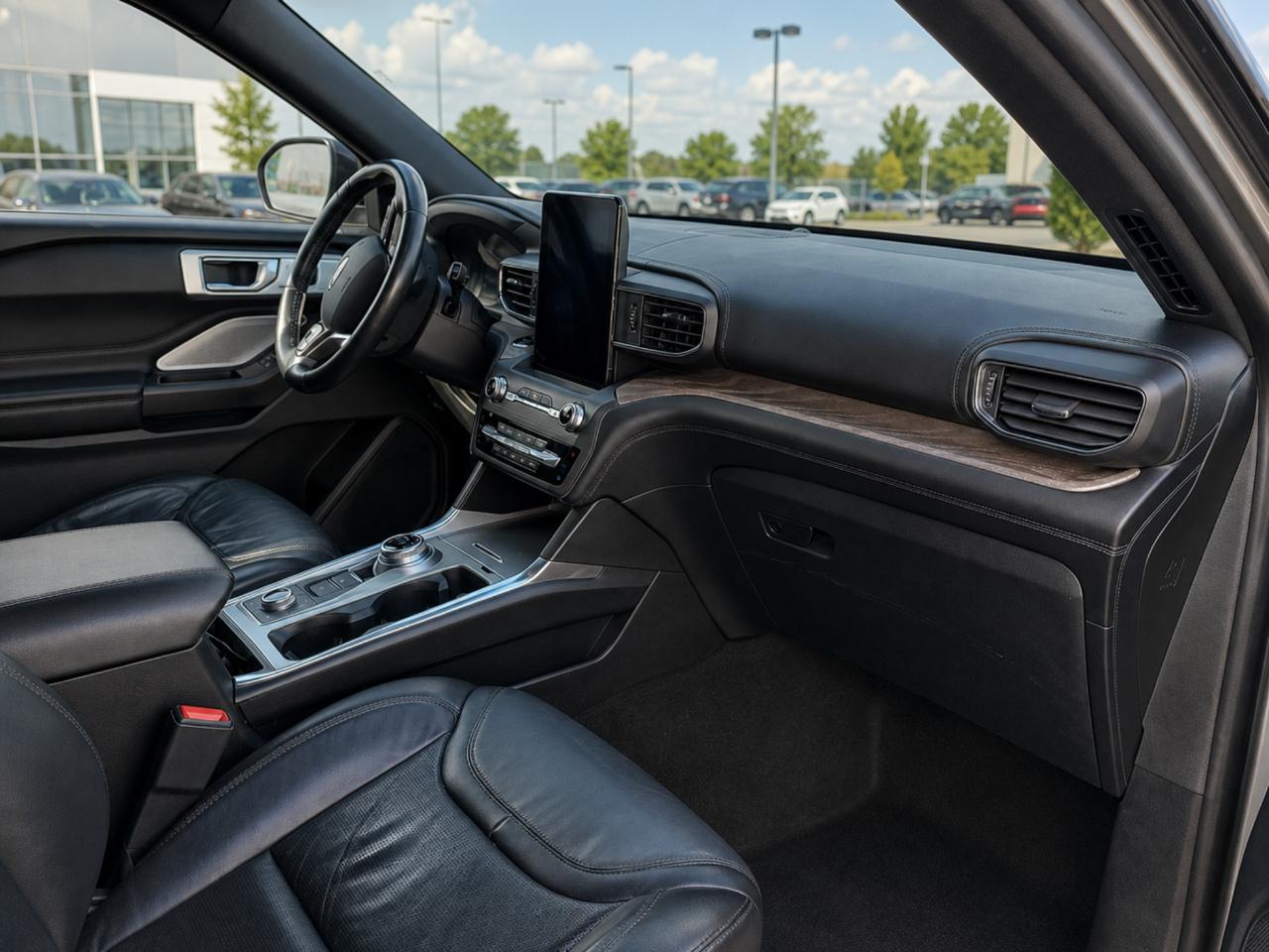 Ford Explorer photo 6