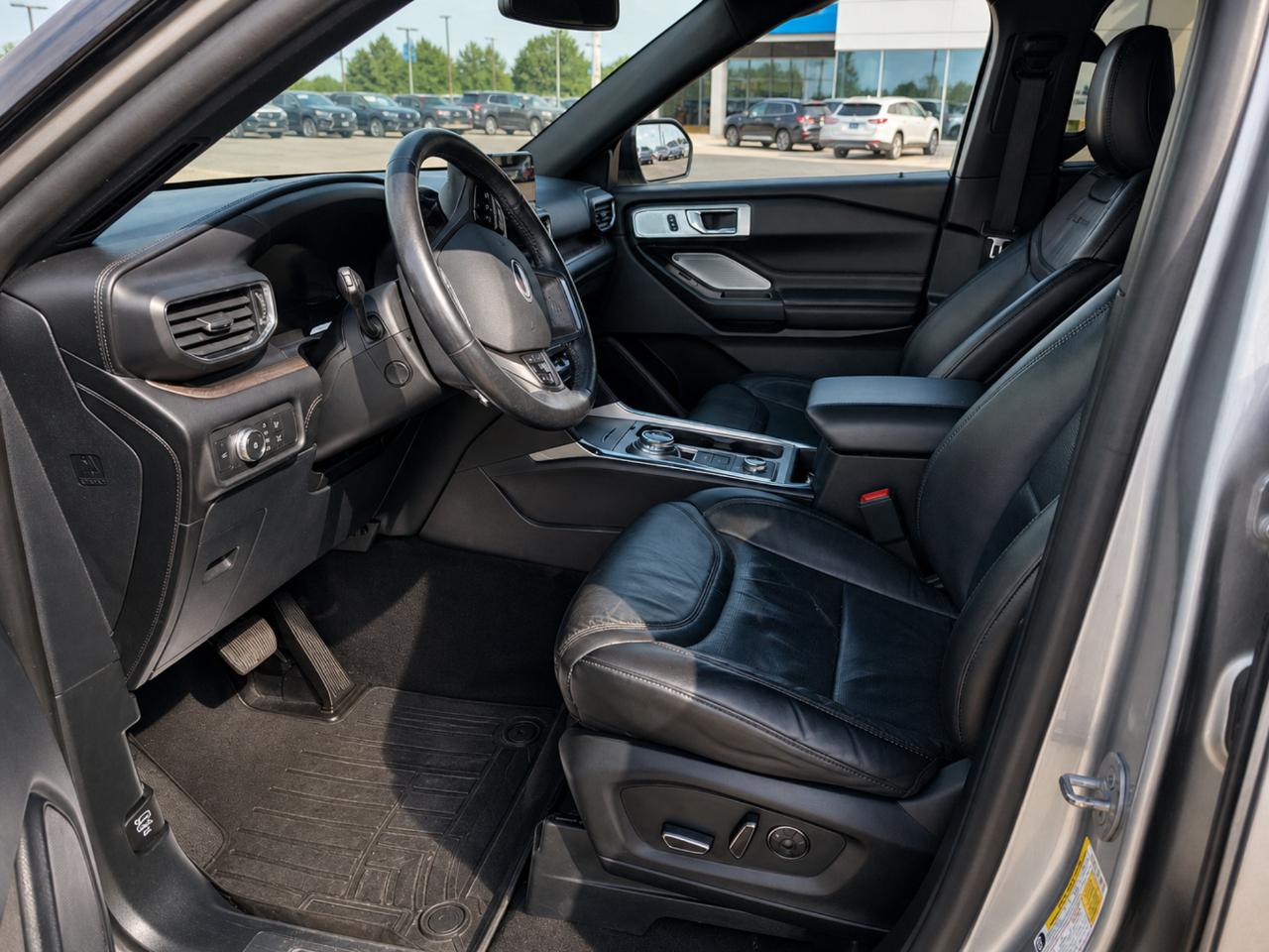 Ford Explorer photo 7