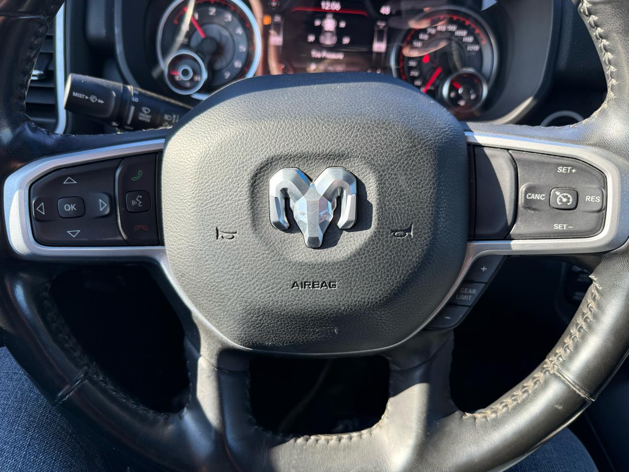 RAM 1500 Big Horn 4x4 Crew Cab 5'7" Box 2022