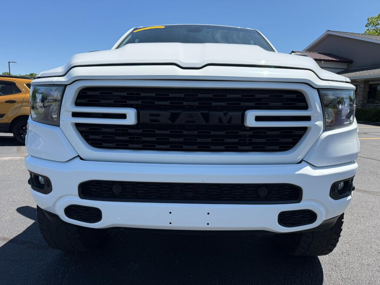 RAM 1500 Big Horn 4x4 Crew Cab 5'7" Box 2022