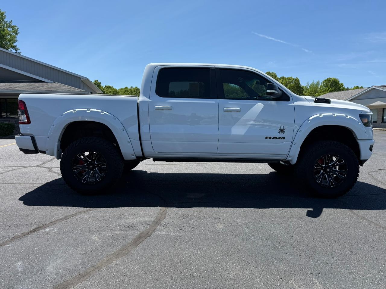 RAM 1500 Big Horn 4x4 Crew Cab 5'7" Box 2022
