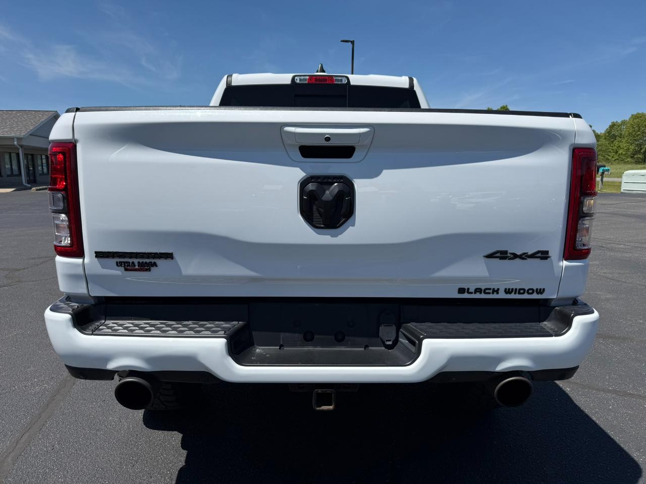 RAM 1500 Big Horn 4x4 Crew Cab 5'7" Box 2022